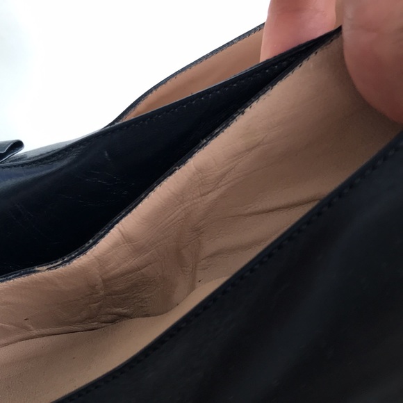 Vintage Preppy Classy Navy and Gold 80s Kitten Heels with Delicate Bow Accent - Picture 6 of 6